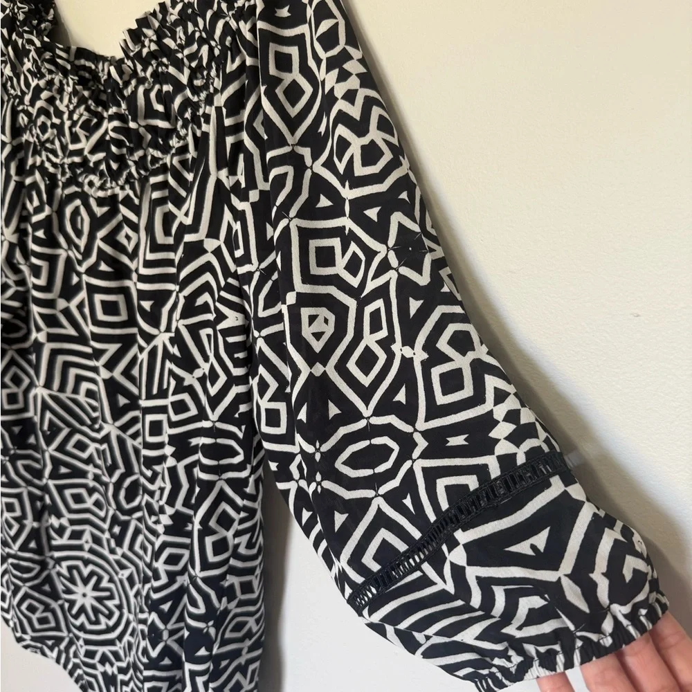 Gibson Latimer Black and White Geometric Blouse - Picture 2 of 7